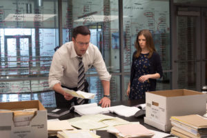 Christian Wolff (Ben Affleck) explains his findings to Dana Cummings (Anna Kendrick) who works at the Robotics company that hired him.