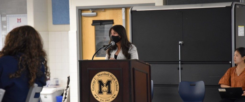 Class of 2024 incumbent Manahil Jawaid delivers her student government campaign speech to her class on April 26.