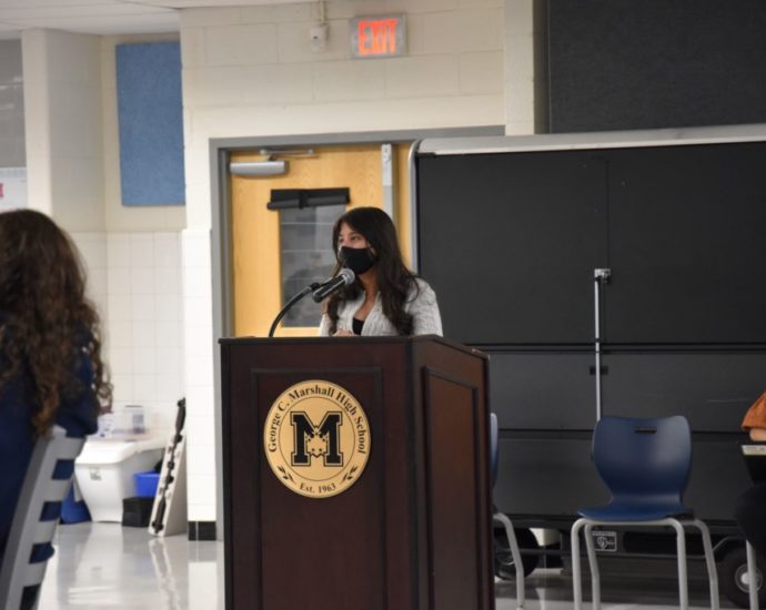 Class of 2024 incumbent Manahil Jawaid delivers her student government campaign speech to her class on April 26.