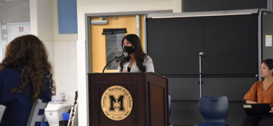 Class of 2024 incumbent Manahil Jawaid delivers her student government campaign speech to her class on April 26.
